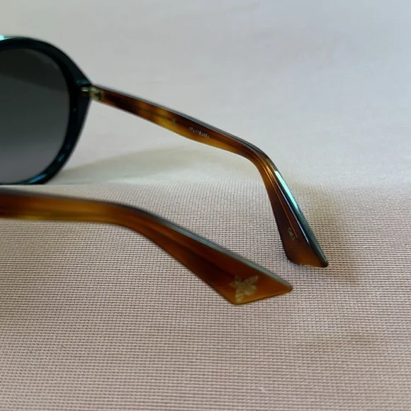 New Gucci Sun Glasses. Brown With Black Frame. - Picture 5 of 12